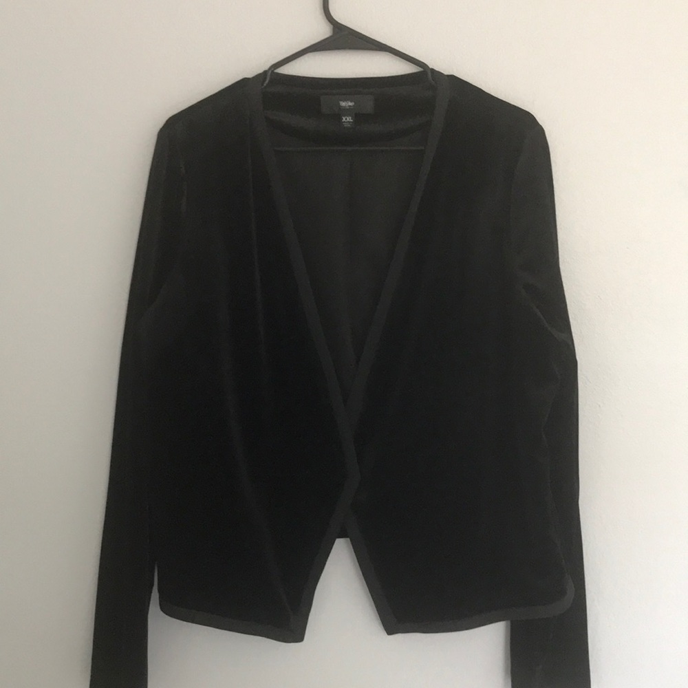 Pretty black jacket 🧥